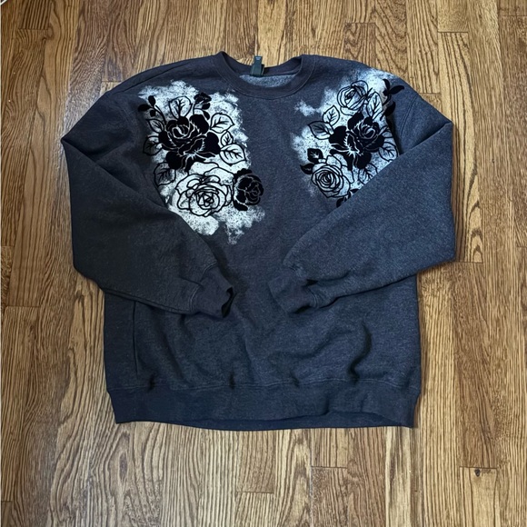 dark grey graphic crewneck sweatshirt - Picture 1 of 5